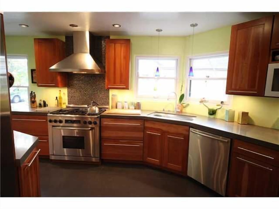 Gourment Kitchen with 6 burner Dacor Range, large 42" French door fridge. 