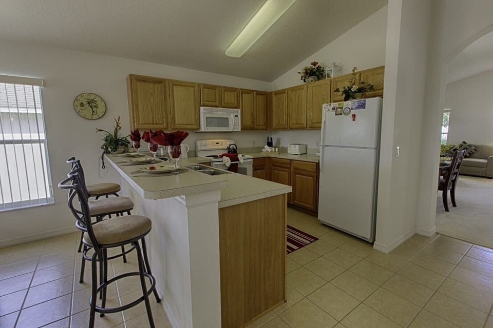 Breakfast bar and kitchen