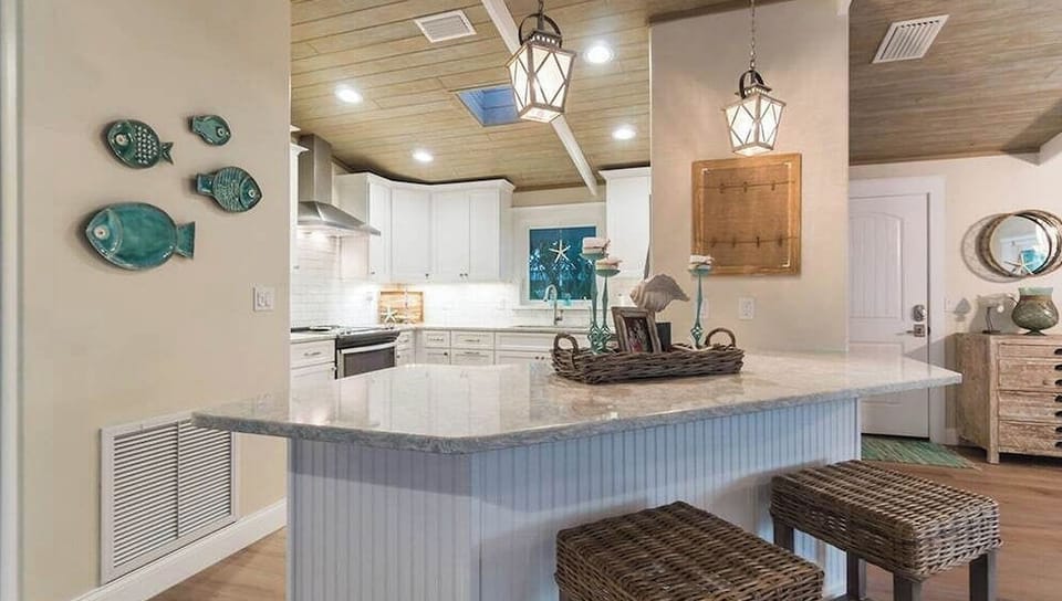 Breakfast Nook Area, or great place for an office set up.