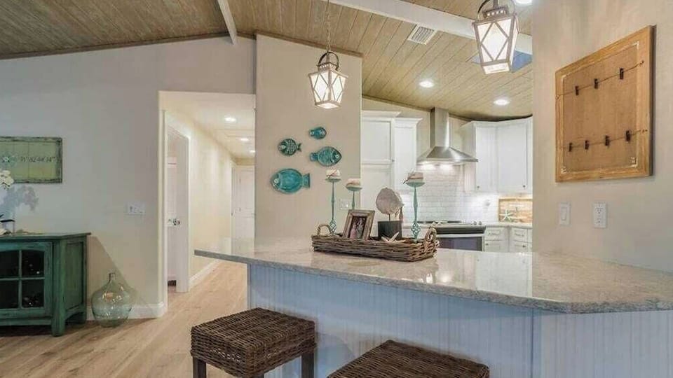 Hardwood floors and matching ceilings, Stunningly beautiful home!