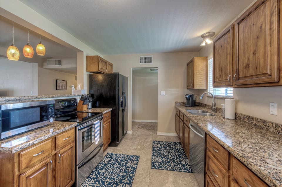 Kitchen, Coffee Pots, Microwave