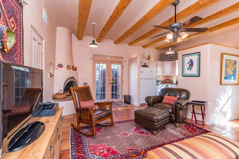Cove Ceiling, leather, kiva, super comfy room