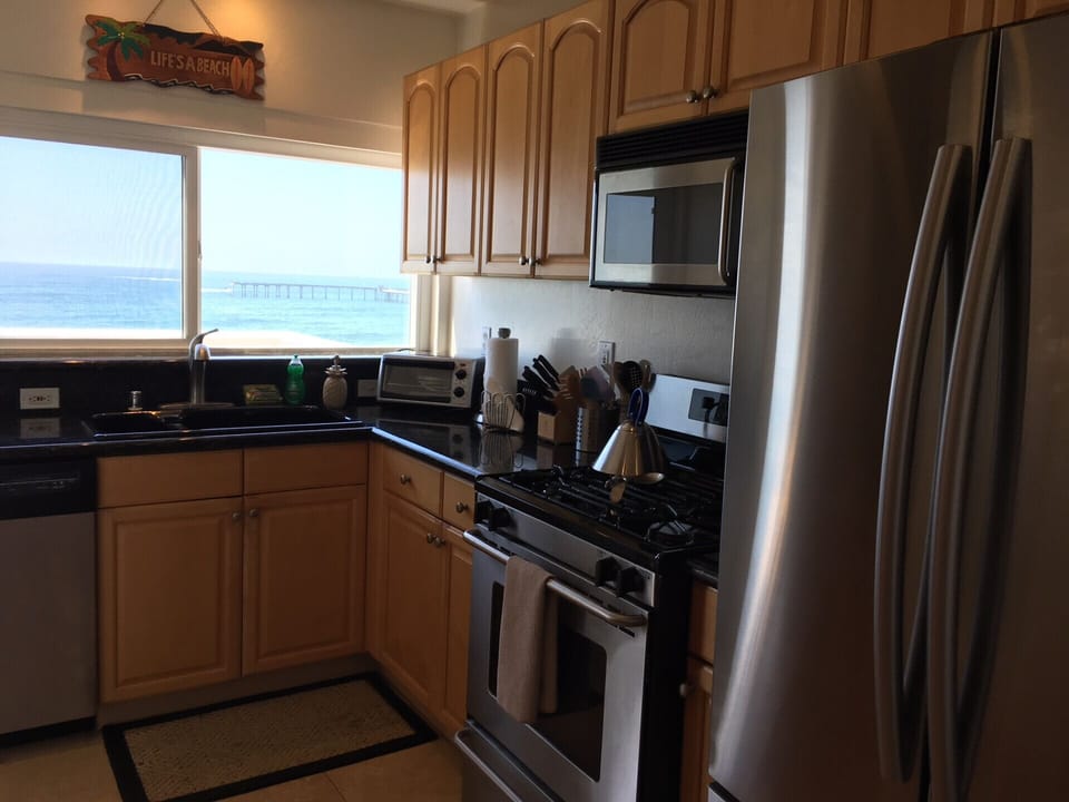 Even doing dishes with a panoramic view of the ocean is mind boggling!