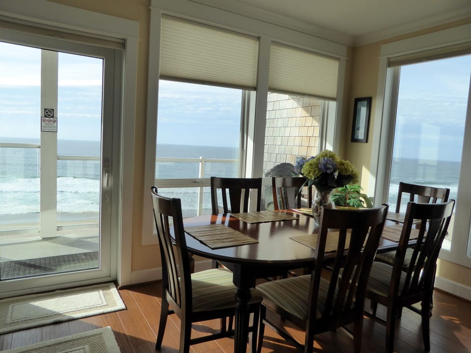 Dine or Play Games While Watching The Majesty Of The Oregon Coast