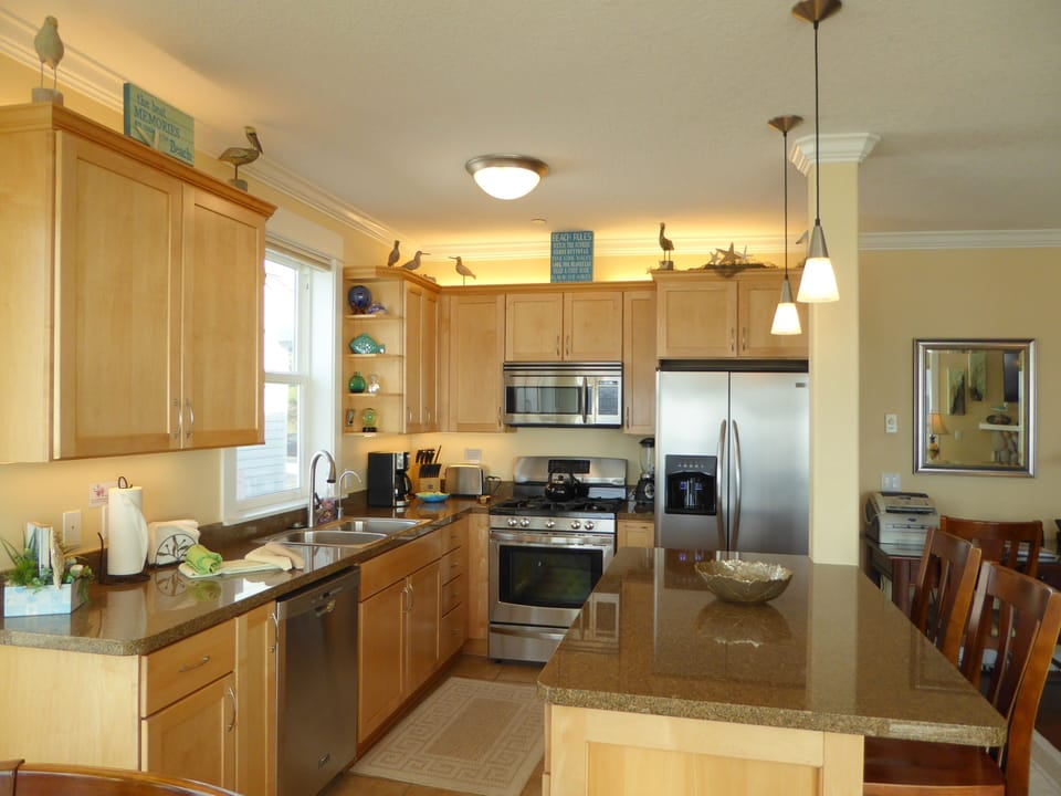 Fully Equipped Gourmet Kitchen With Granite Tops Stainless Steel Appliances