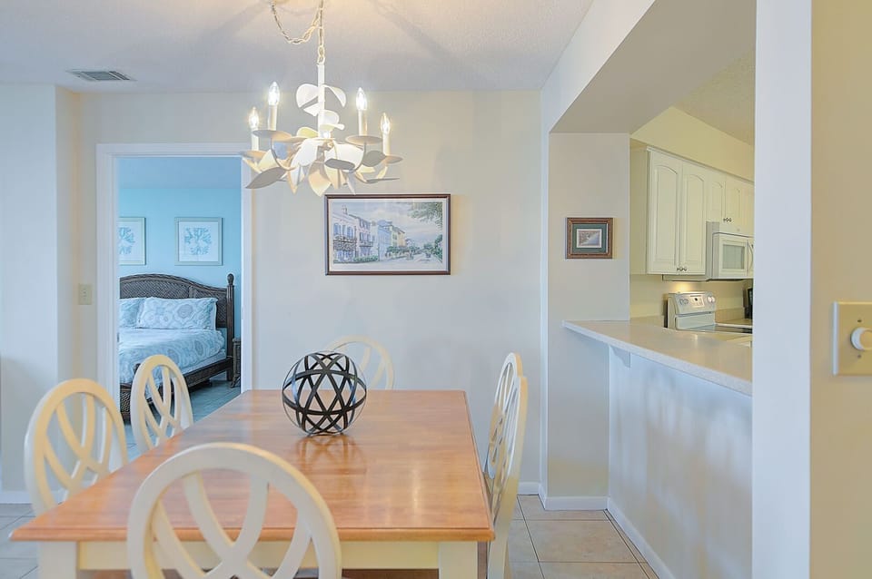 Dining Table Seating for 6 Guests