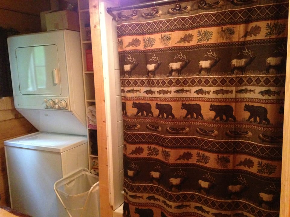 Washer Dryer Bathtub/Shower Toilet