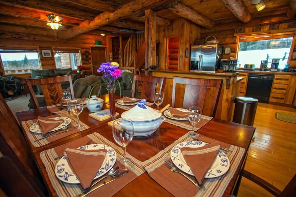 Dining Room set for your dining pleasure!