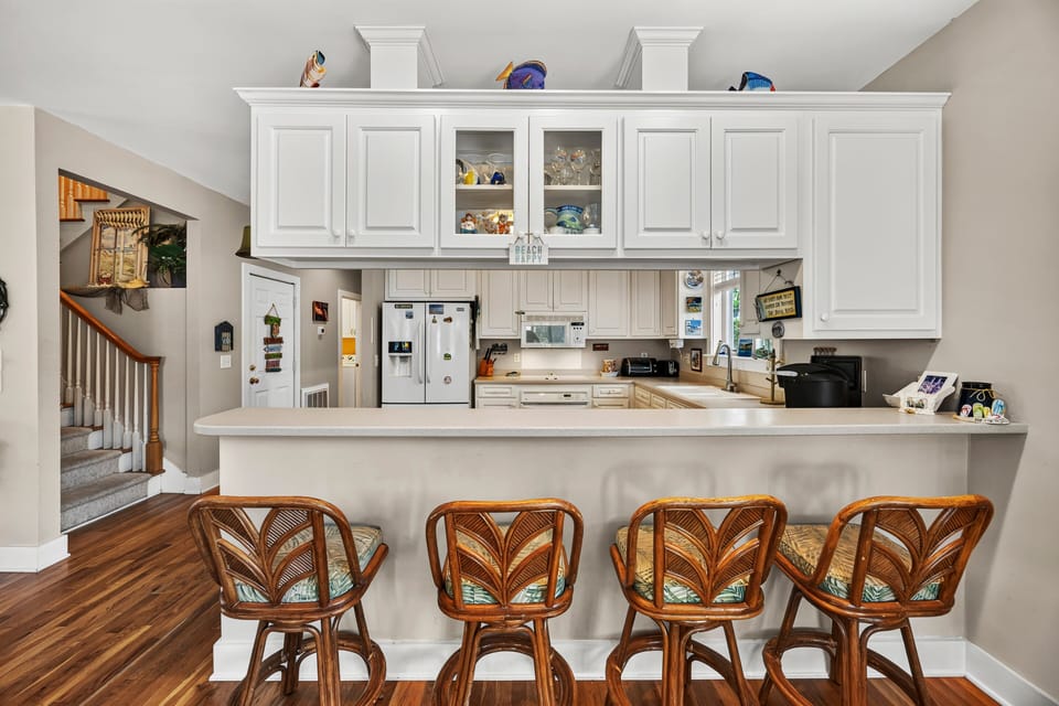 Fully Equipped Kitchen with Bar Seating