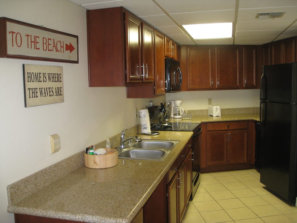FULLY EQUIPED KITCHEN