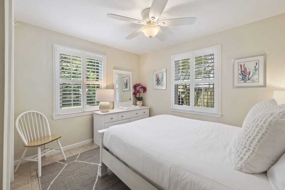 Bedroom 4: Queen, TV, Downstairs