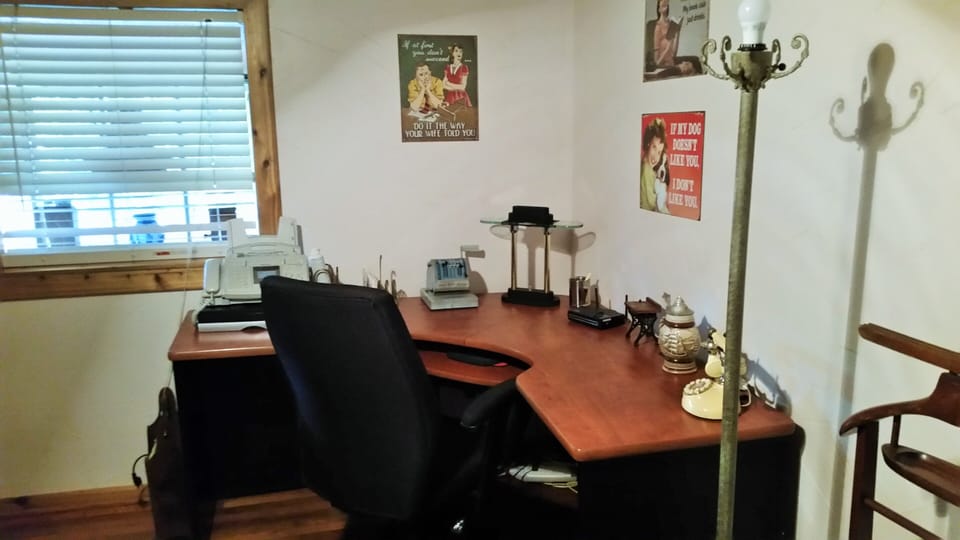 desk 