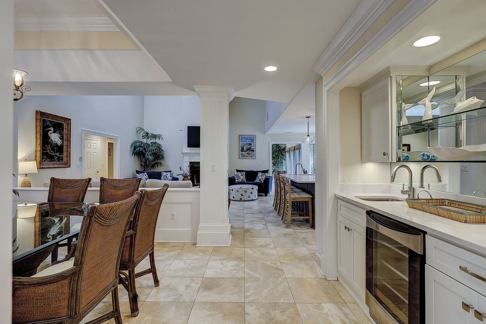1 East Wind - Dining Area
