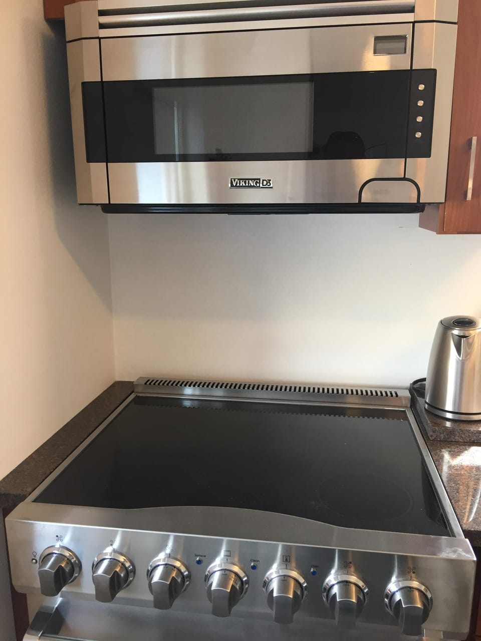 Food cooking and heating with full compliment of new cookware