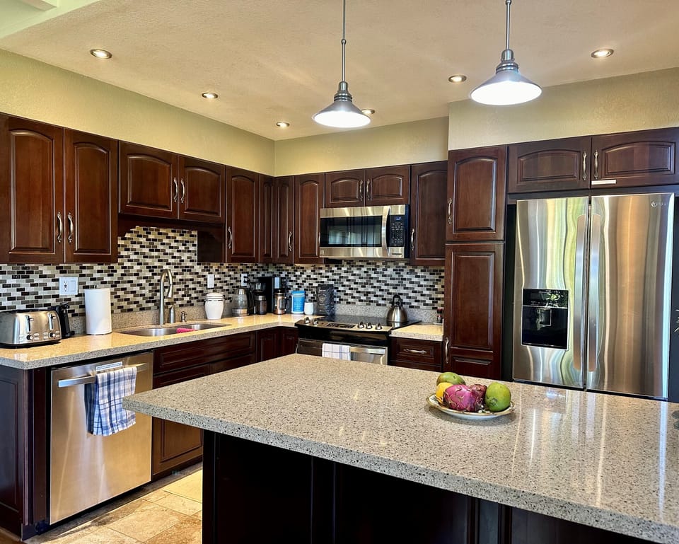 Beautiful fully equipped updated kitchen