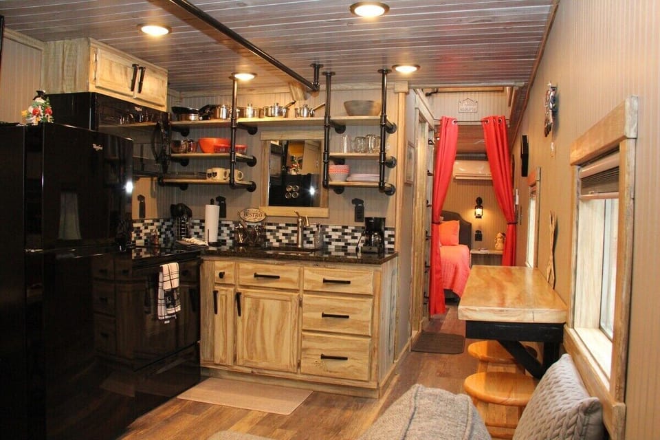 Full kitchen