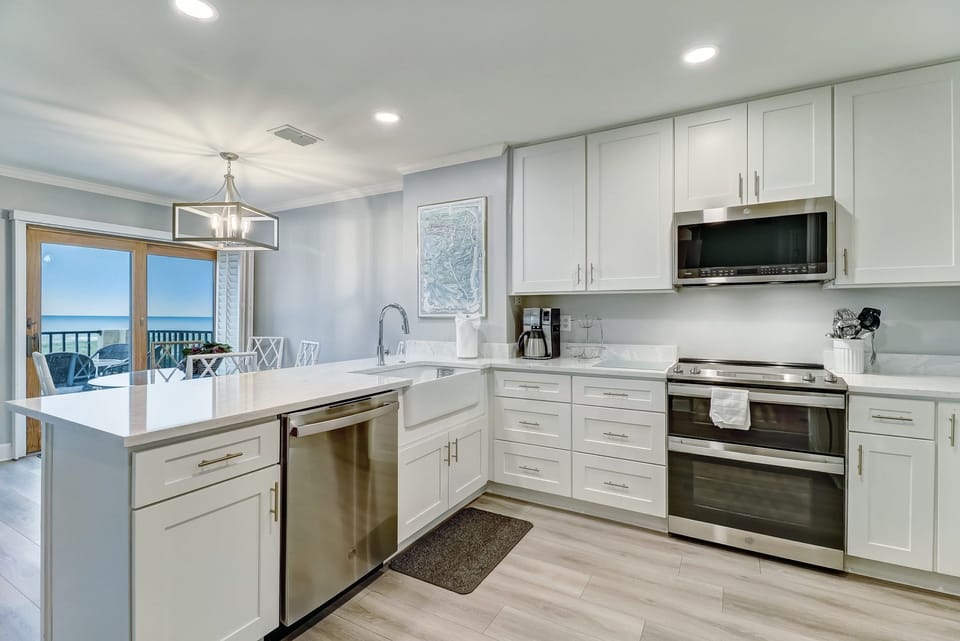 Kitchen with 2 ovens and microwave
