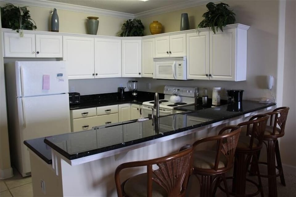 Absolutely amazing newly decorated kitchen - best kitchen at Emerald Isle BY FAR