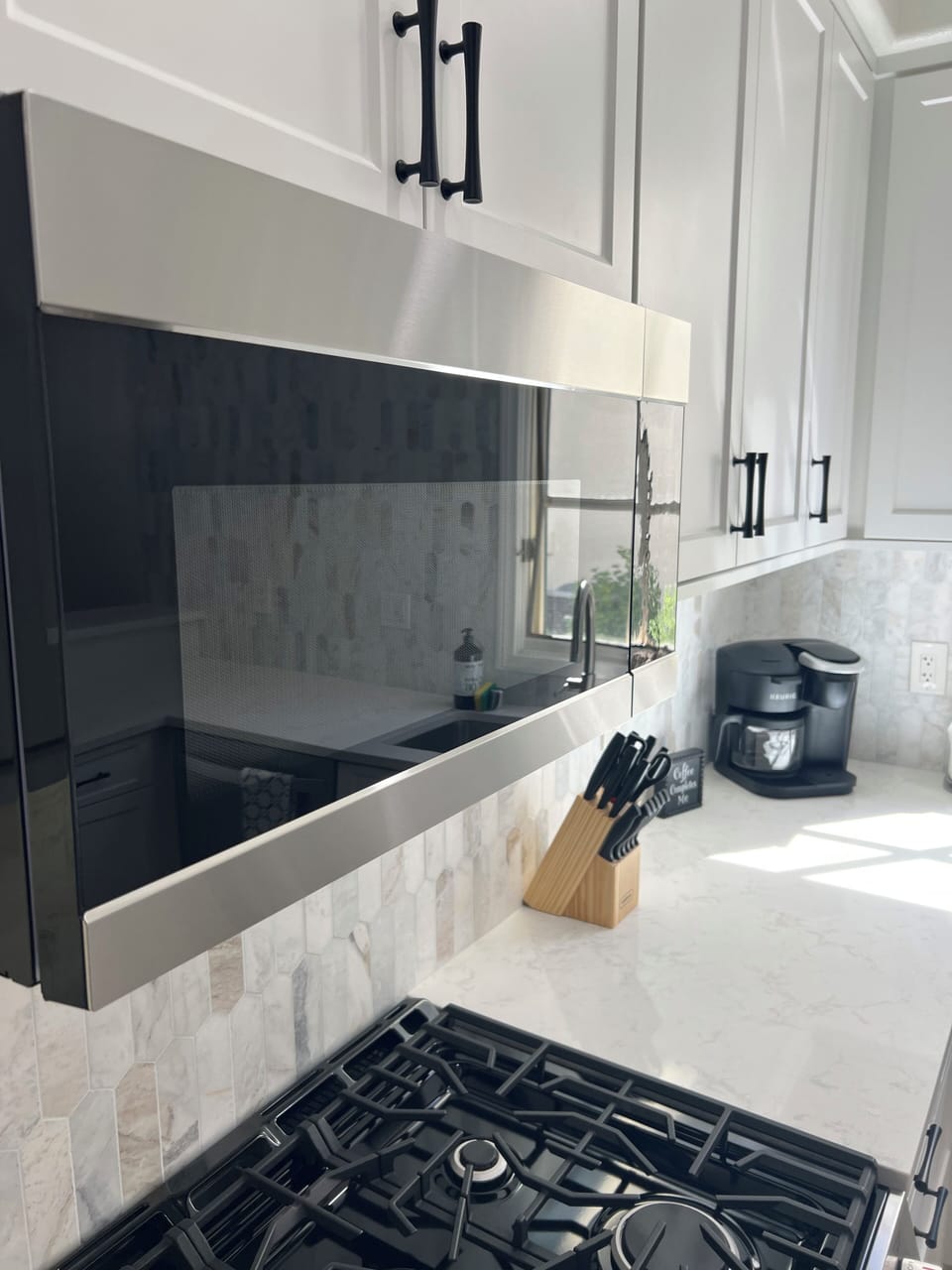 New microwave and stove to compliment the new bright countertops. 