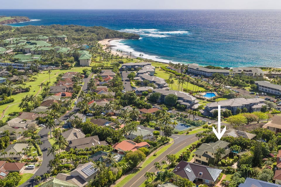 Walk to Hyatt, Anara Spa + Shipwreck's. Easy access to Mahaulepu Heritage Trail