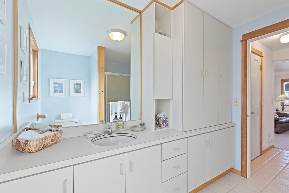 Main bathroom 