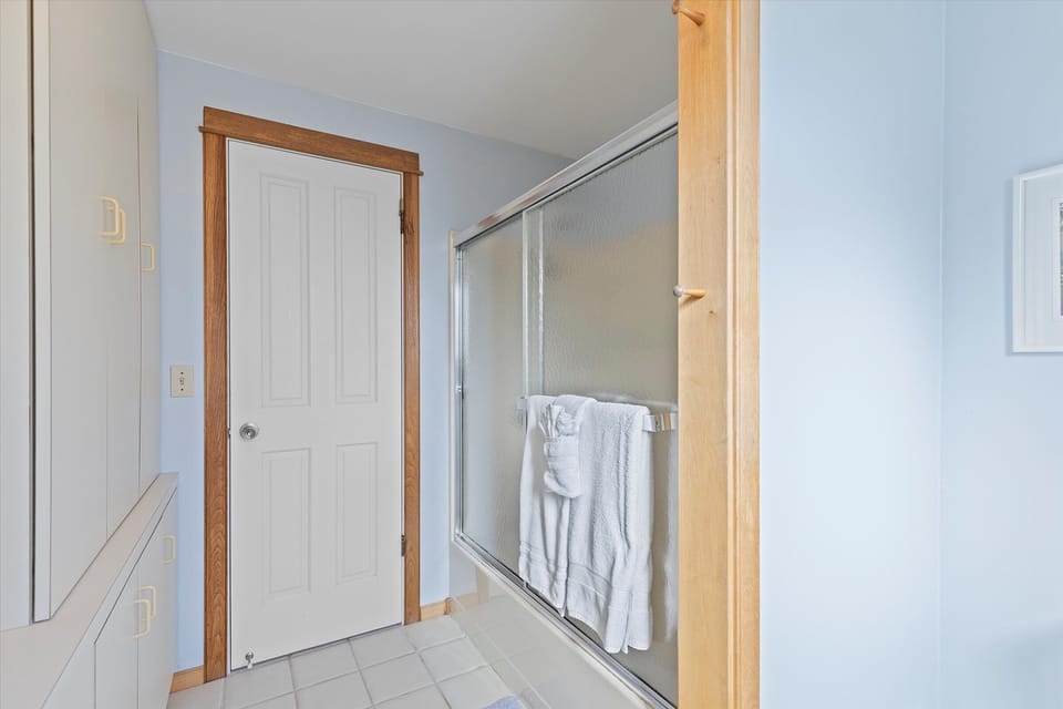 Main bathroom with tub and shower