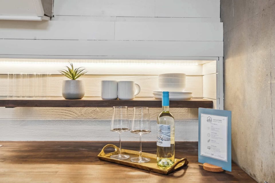 Modern open Shelving in Kitchenette