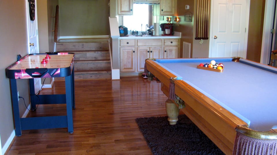 Rec room,, lower level, wet bar