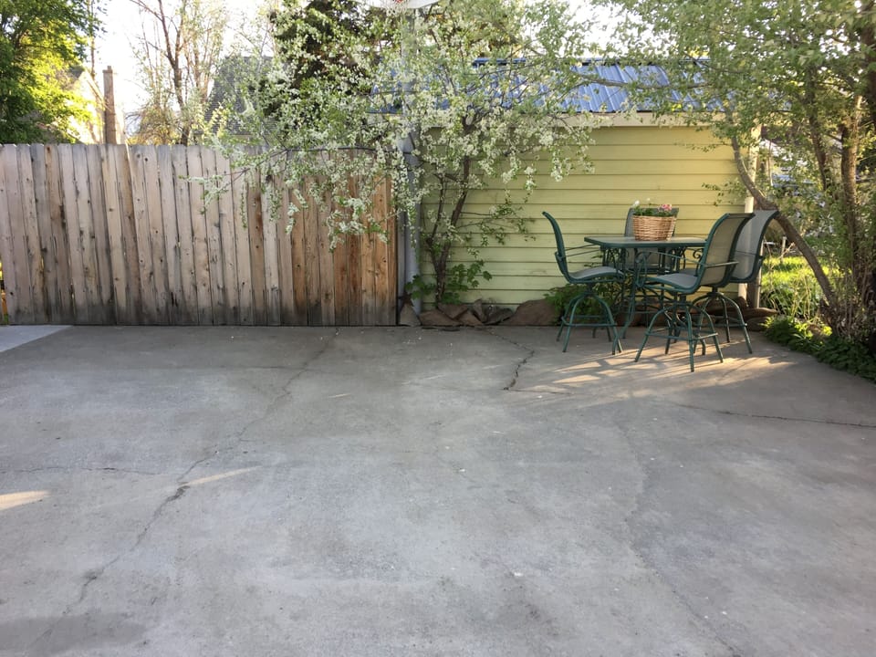 Patio - includes additional seating and bbq grill 