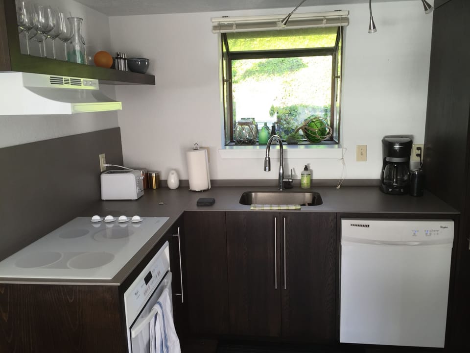 Remodeled, modern furnishings, fully equipped kitchen and cookware.