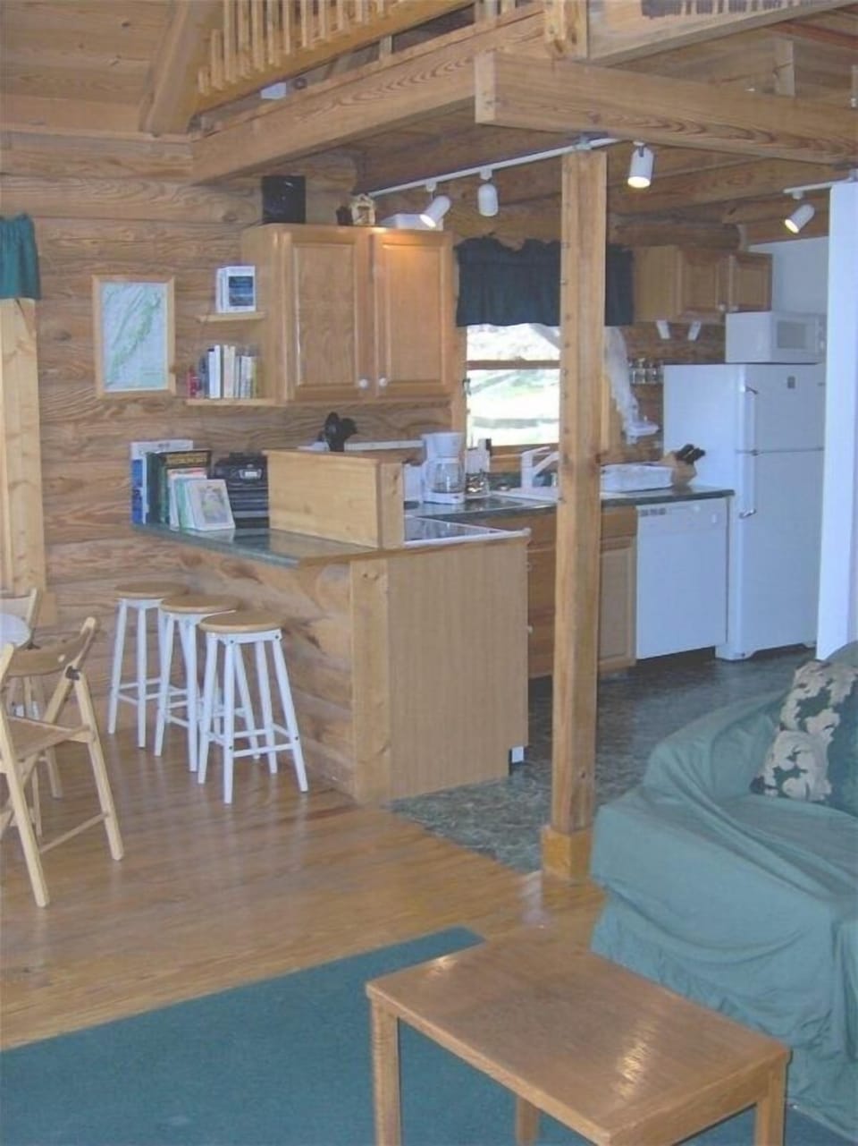 Complete Kitchen with Dishwasher, Microwave, Breakfast Bar.! Great with friends!