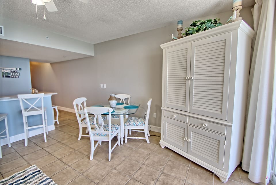 Unit 2206 Dining Area