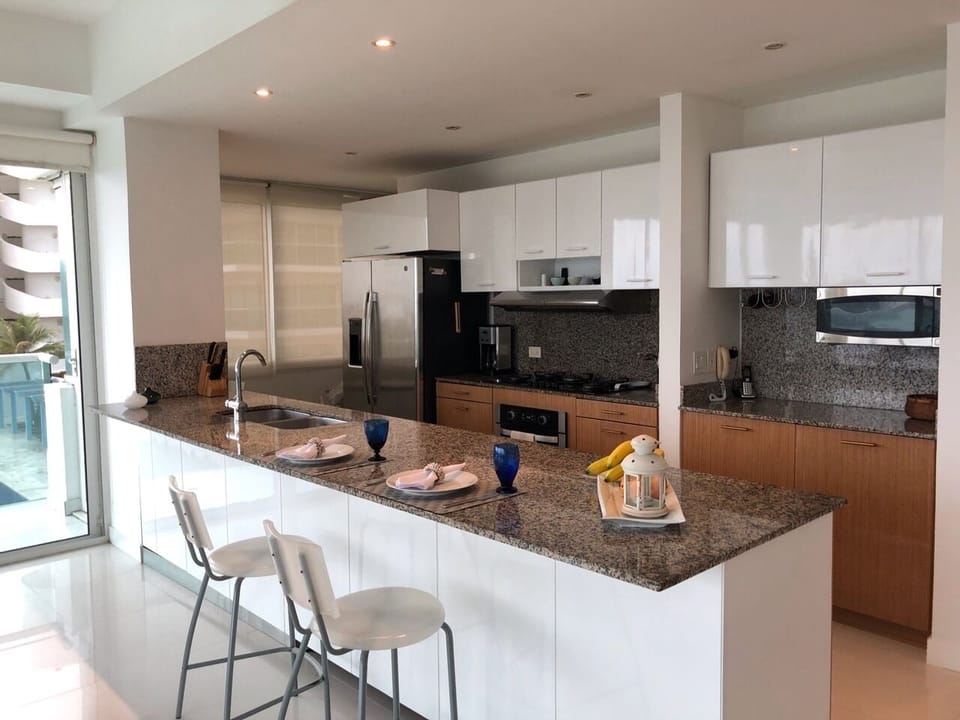 Modern, fully equipped kitchen