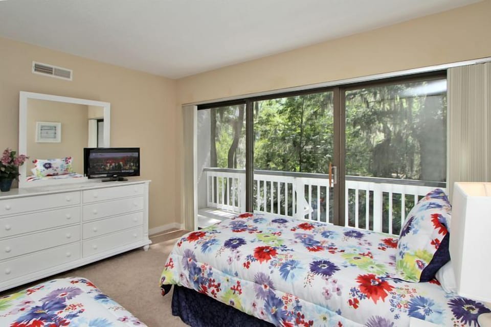 Guest bedroom showing balcony