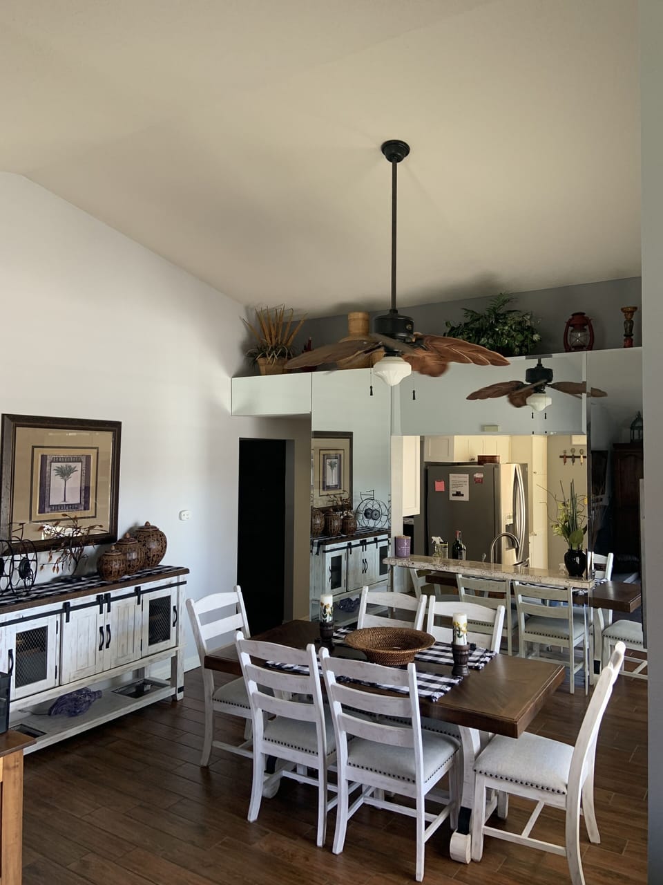 Dining room table that seats 6 and dinette