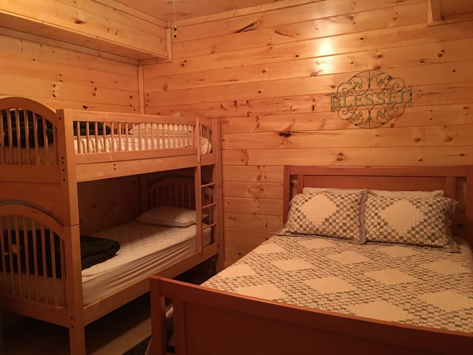Downstairs bedroom - Queen bed and bunks