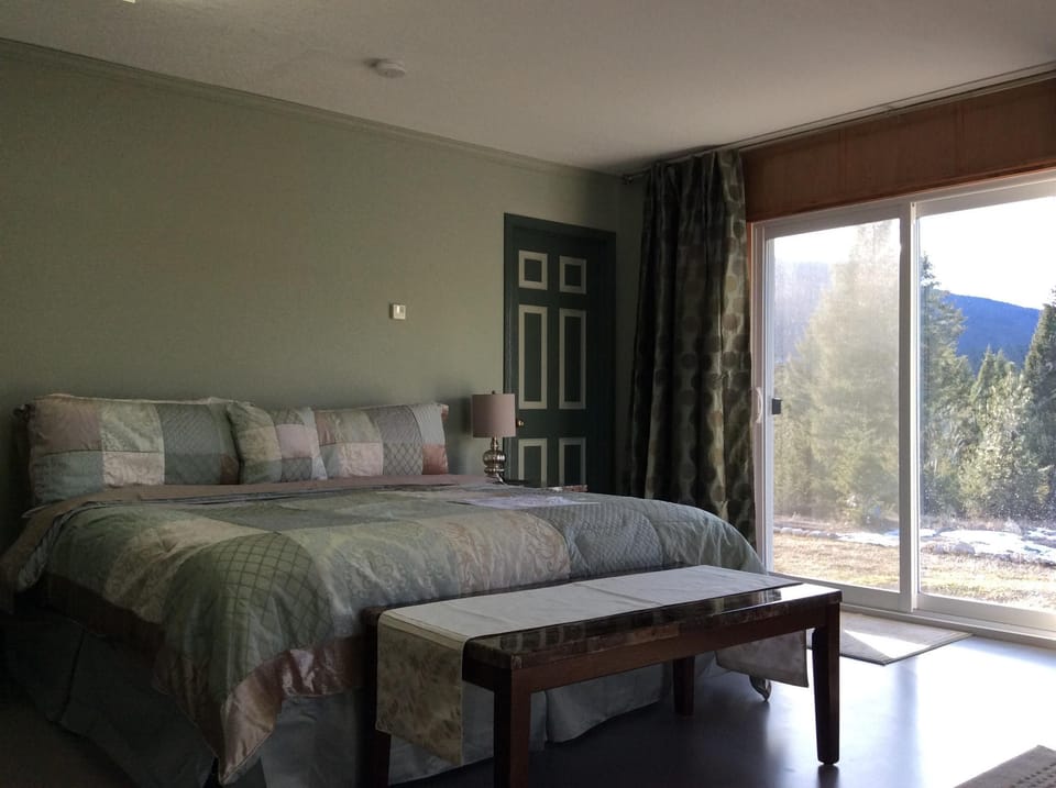 King size bed with patio doors to the hot tub.