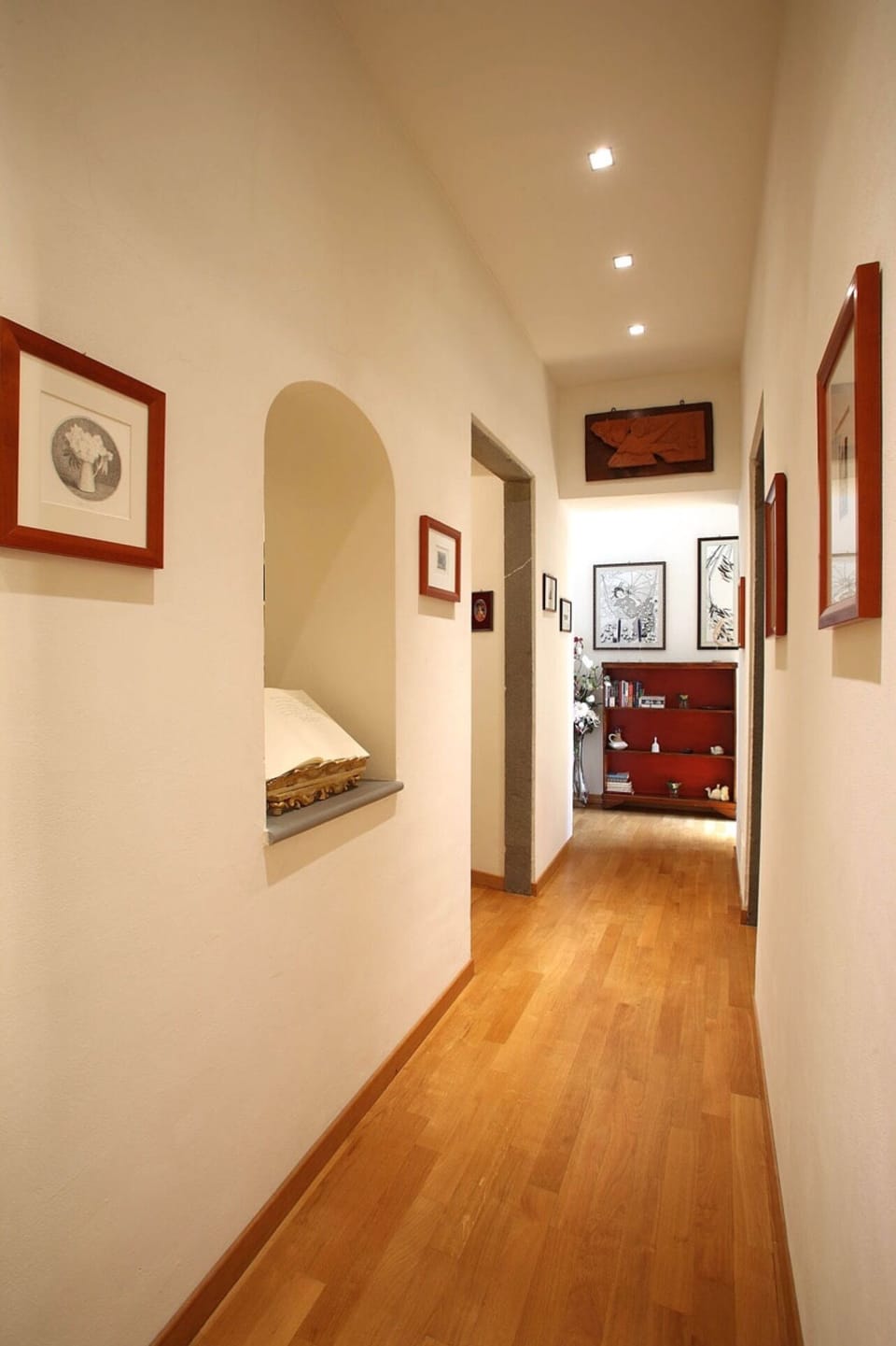 The hallway to the dining room (left) and kitchen (right)