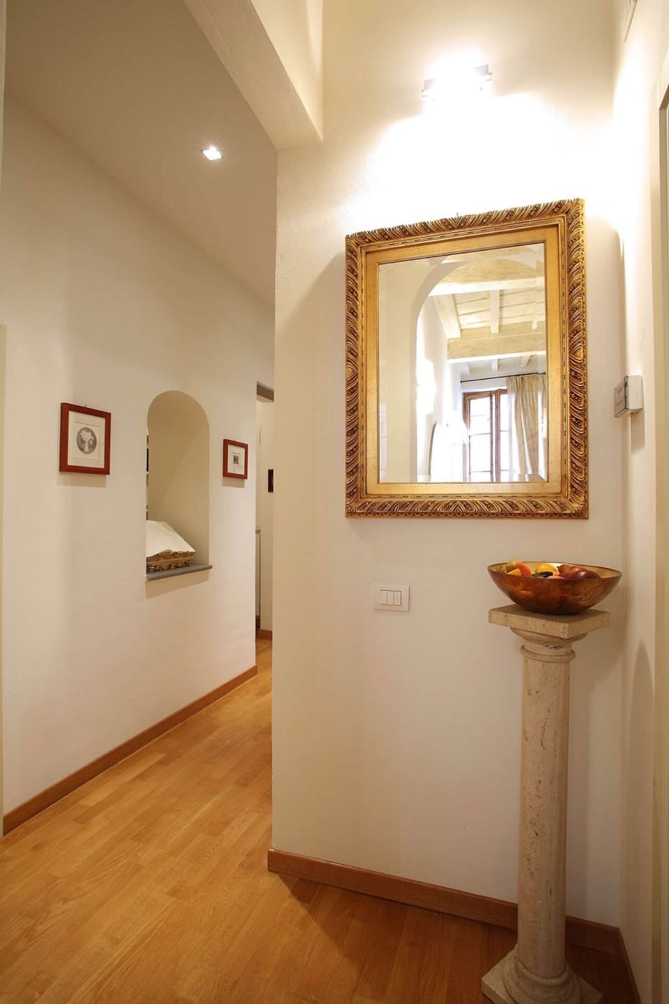 The hallway to the small bed room