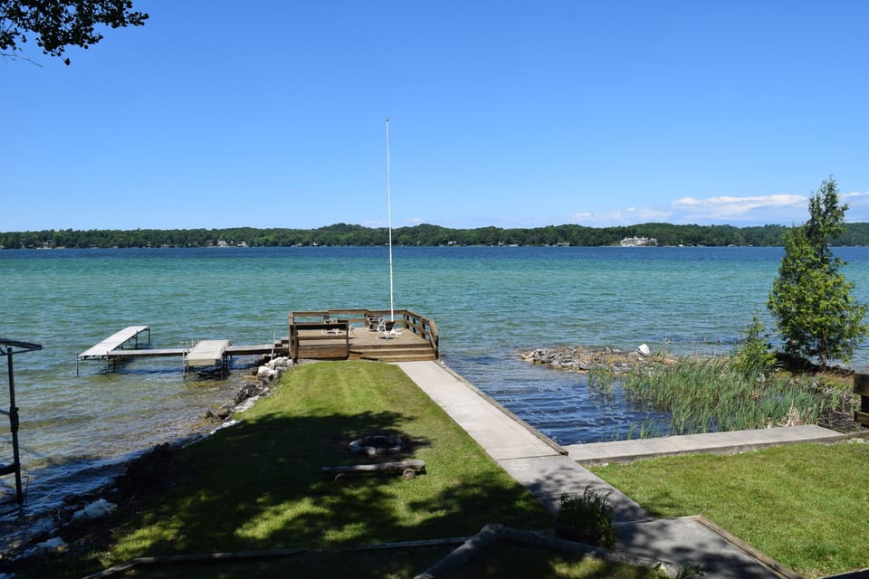 View toward lake minus boat lift