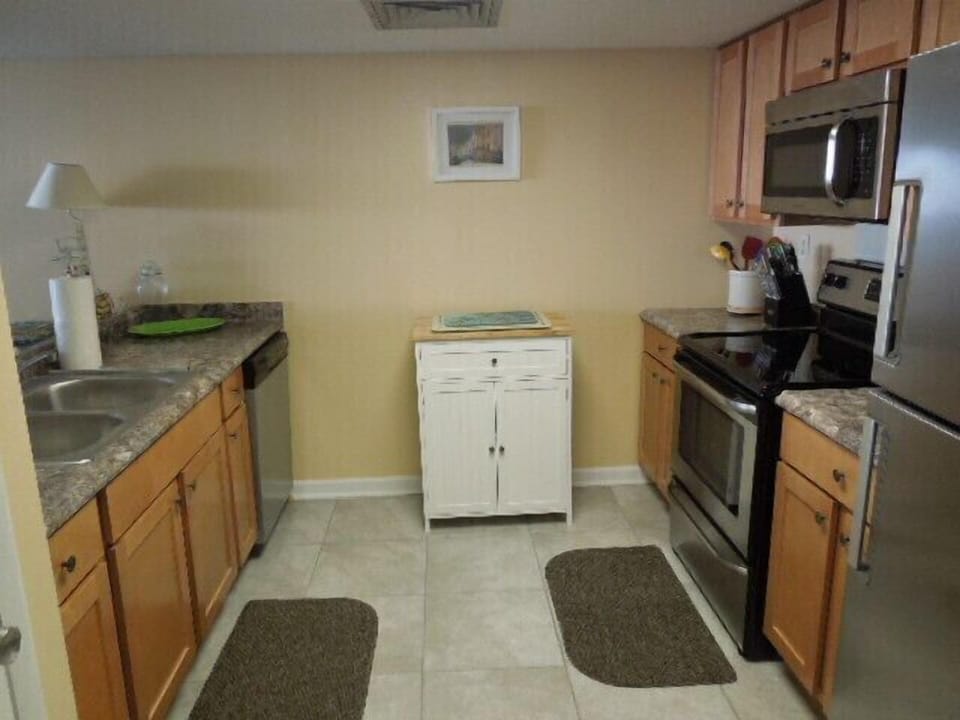 Home style kitchen . Full equipped, crock pot, grill, mixer, blender.