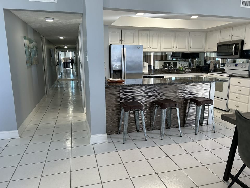 Kitchen bar
