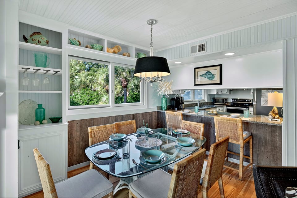 Dining Table seats 6 guests with 2 additional bar stools
(Fireplace not for use)