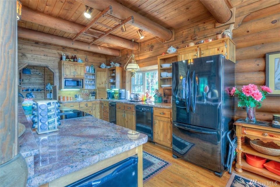 Kitchen - fully stocked