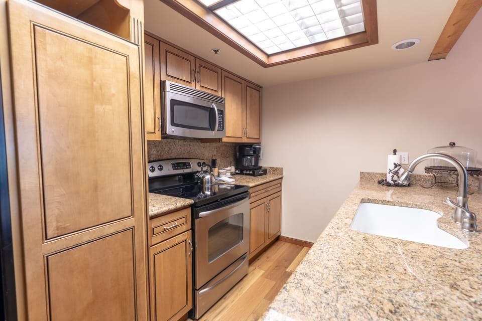 Kitchen with hardwood type floor
Coffee maker w K Pods, or filter