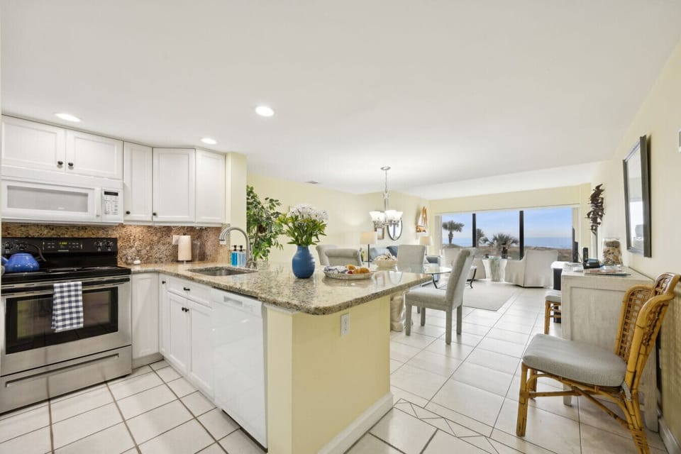 Open kitchen dining plan