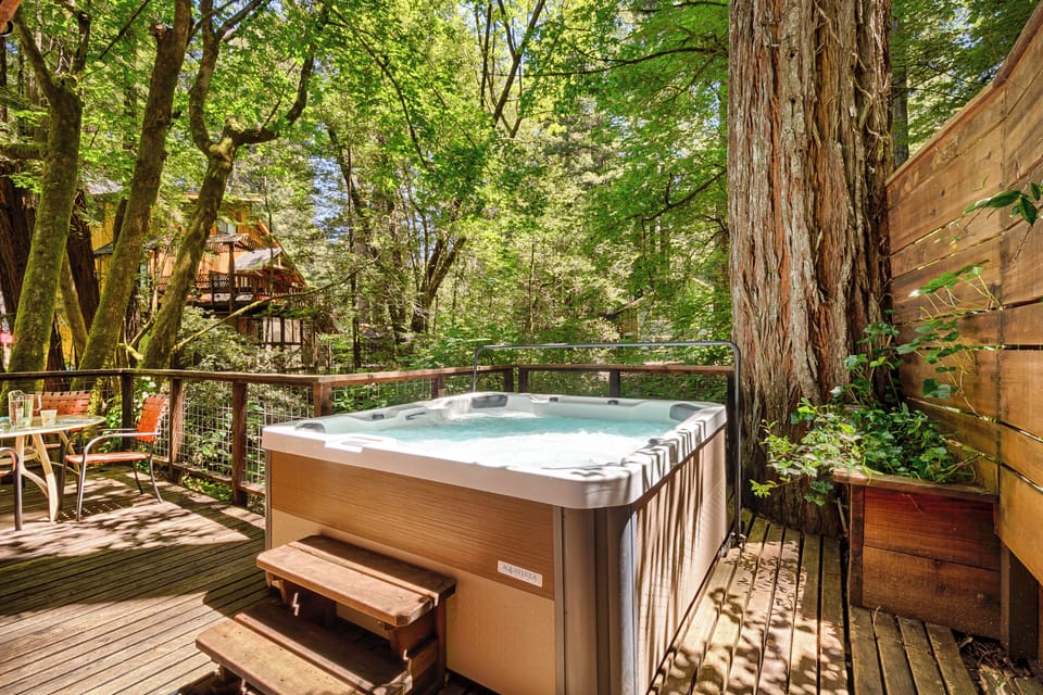 Outdoor spa tub