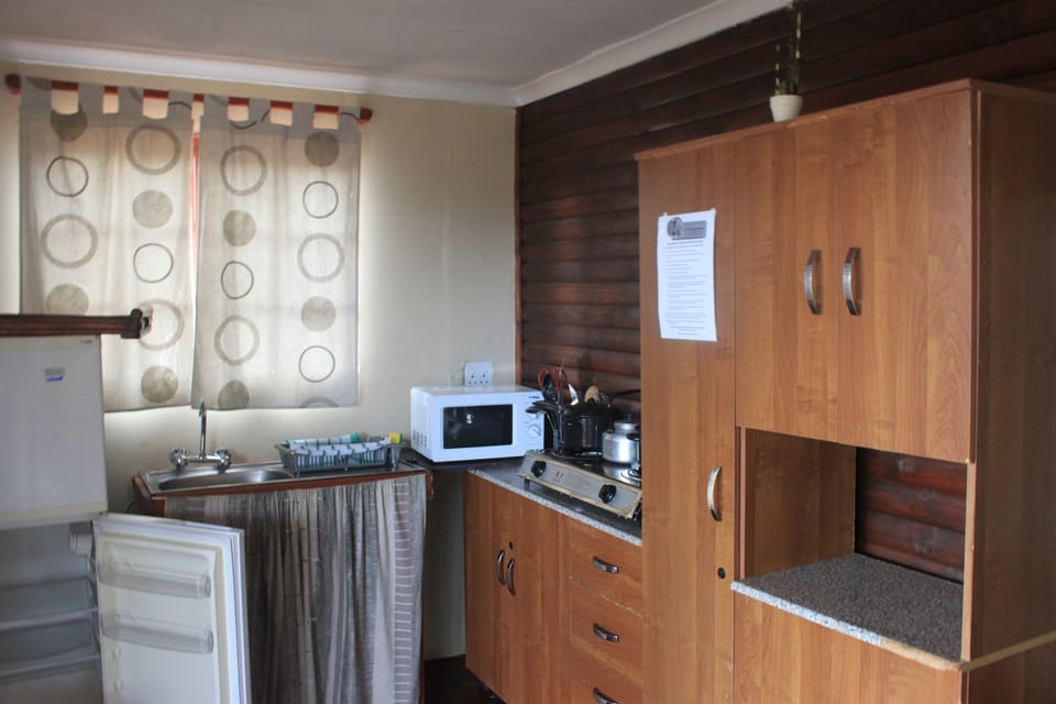 Zebra Log Cabin | Private kitchen | Fridge, microwave, stovetop, electric kettle