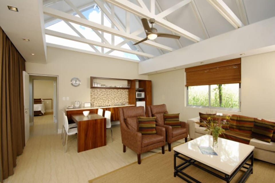 SUITE  | In-room safe, desk, laptop workspace, WiFi (free)