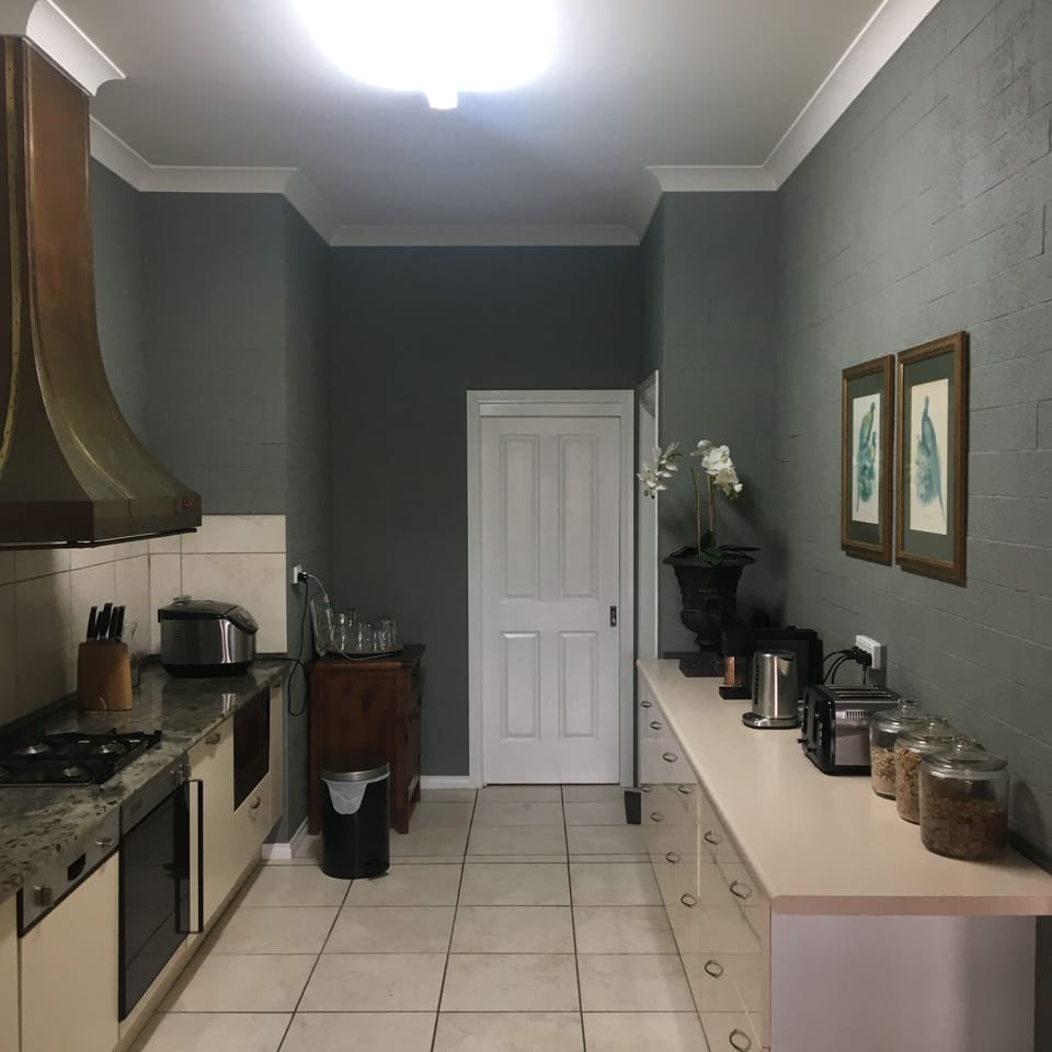 Deluxe Room, 1 Queen Bed | Property amenity